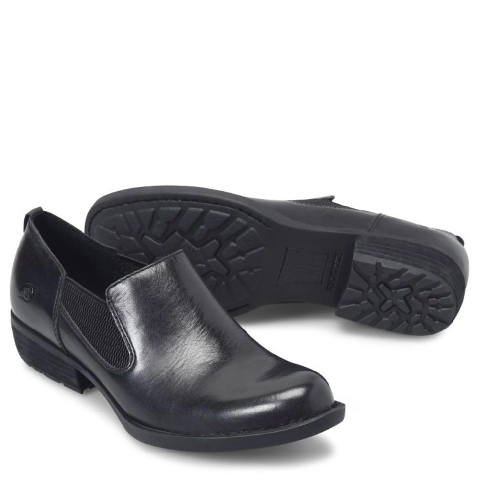 Cutest Born black western boots size 6! Extremely comfortable, jeans or dresses!